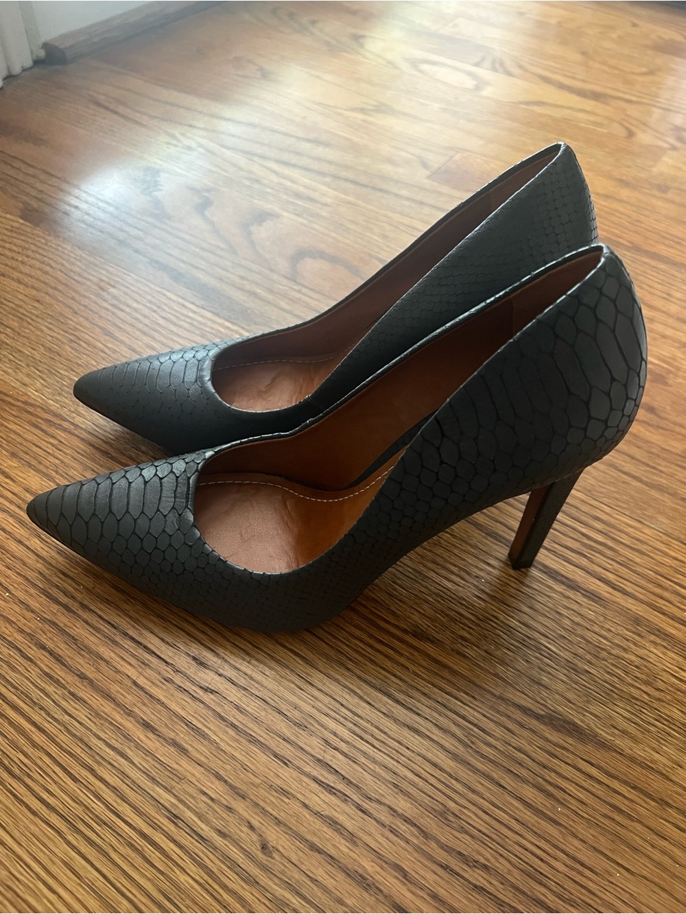Textured Pointed-Toe Stiletto Pumps in Dark Gray